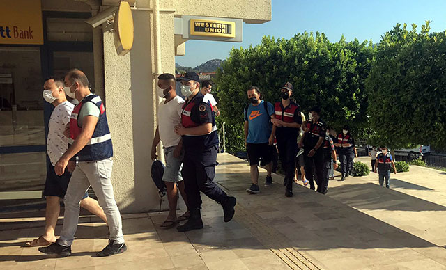 Yunanistan'a Kaçmaya Çalışırken Yakalanan 8 Eski Polis 1 Öğretmen Ile Bot Kaptanı Tutuklandı 13 220920212101094943878