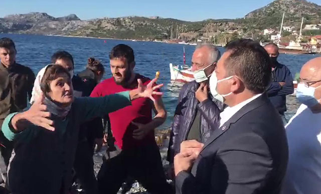 Chp'li Vekile Tepki: Her Şeyimiz Yıkılmış, Gelmiş Şov Yapıyorsunuz 1 251220202024277254746