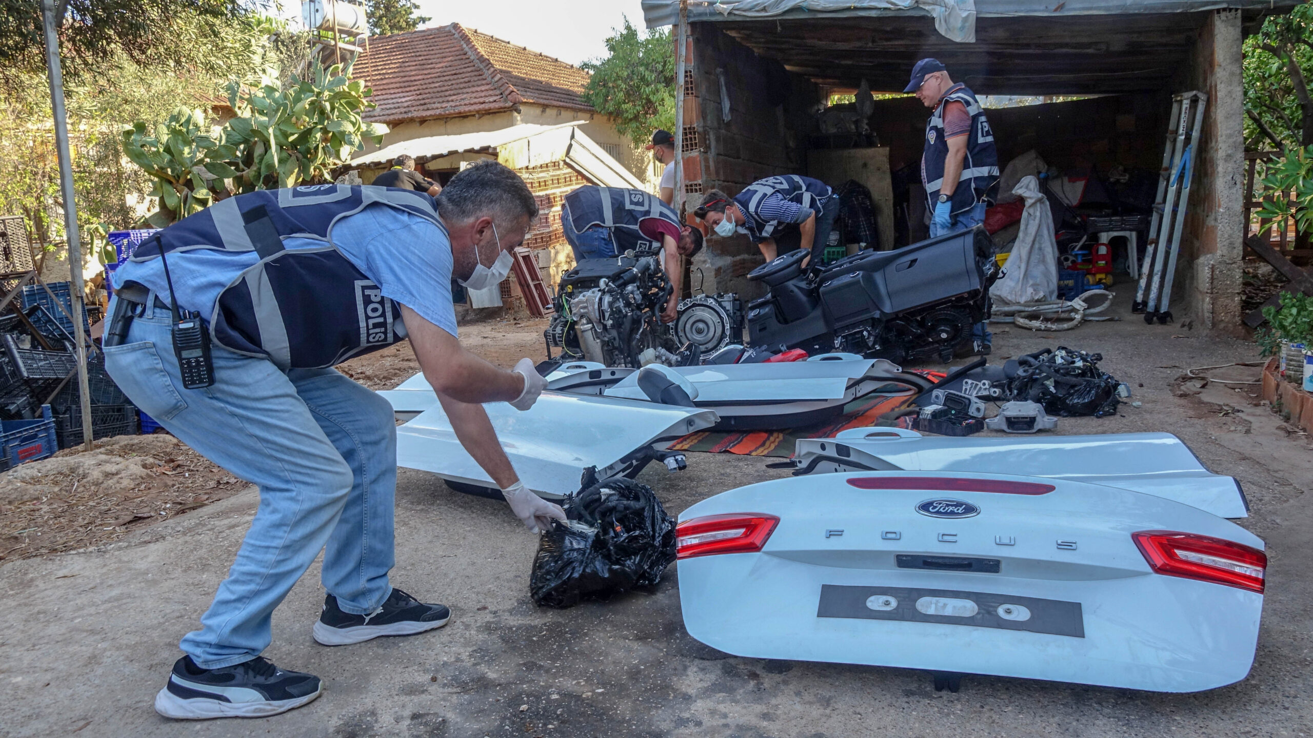 Muğla'dan Çalınan Otomobil Antalya'da Parçalanmış Halde Bulundu 7 270820211046549987301 scaled