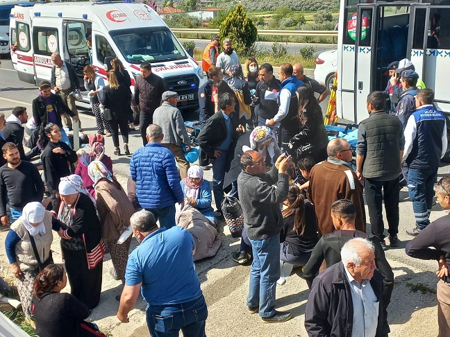 Havaalanına Yolcu Otobüsü Ile Kamyon Çarpıştı 34 Yaralı 1 344766091 524512676381292 1049572517240865503 n