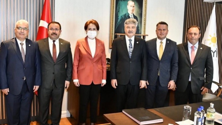 İyi̇ Parti̇ Ai̇lesi̇ Büyüyor 3 624eb16e470a9b4350ab8872 4