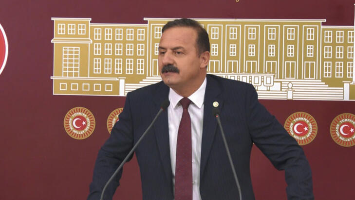 <Strong>Si̇yasi̇ Zemi̇ni̇ Gölgeler Hale Geldi̇m</Strong> 7 64244a51470a9b1a54047bdf