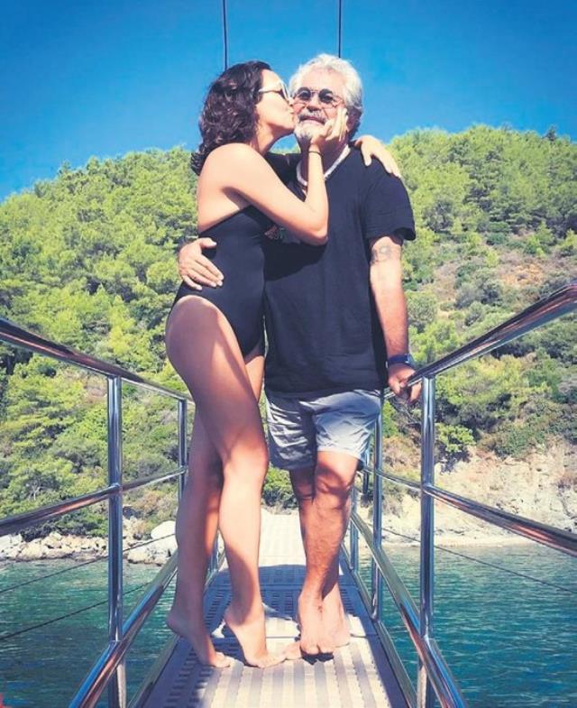 Genç Sevgilisiyle Bodrum'da Evlendi 1 78 yasindaki is insani mehmet birgen kendisinden 14928284 1193 m