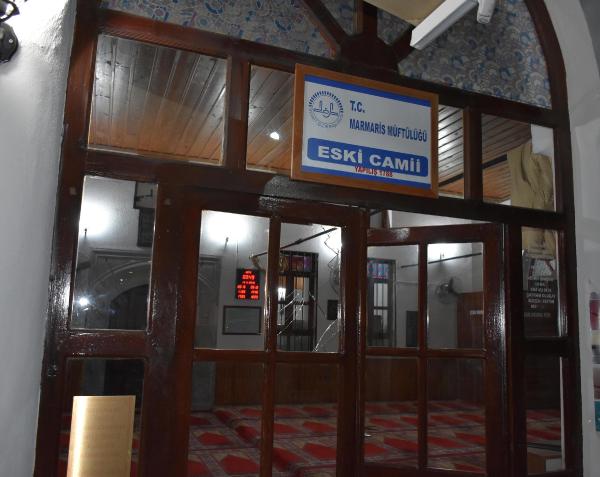 Tarihi Caminin Kapısını Ve Camını Kıran Saldırgan Yakalandı 14 7dfb45477fd3d84f01afcab72f36f861