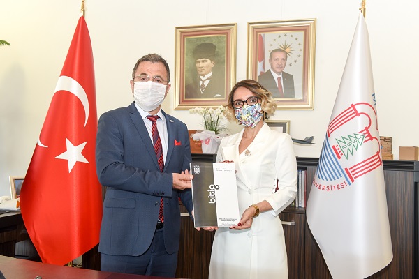 Edebiyat Fakültesinden Dünyaya Açılan Pencere 1 ALI 9563