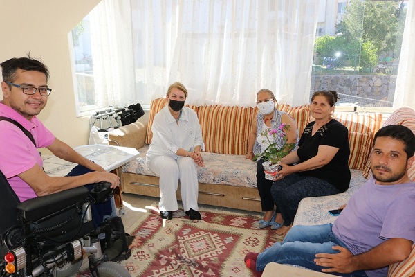 BELEDIYEDEN ENGEL TANIMAYAN ANNELERE ANNELER GUNU SURPRIZI6