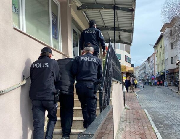 BIcAKLI suPHELi POLiSDEN KAcAMADI e1640425678484
