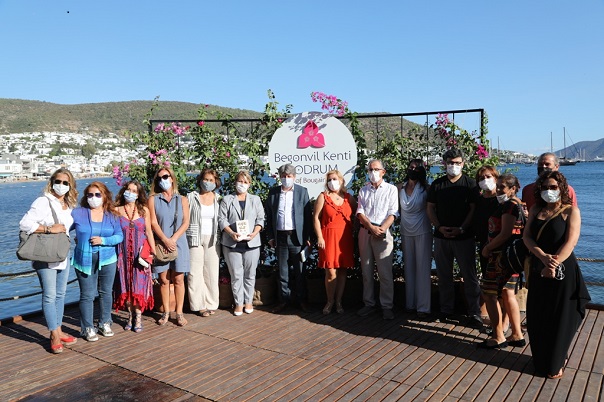 Mausolos Sergi̇ Salonu’nda İmza Günü 3 BODRUM EDEBiYAT SANAT PLATFORMU iMZA GuNu9