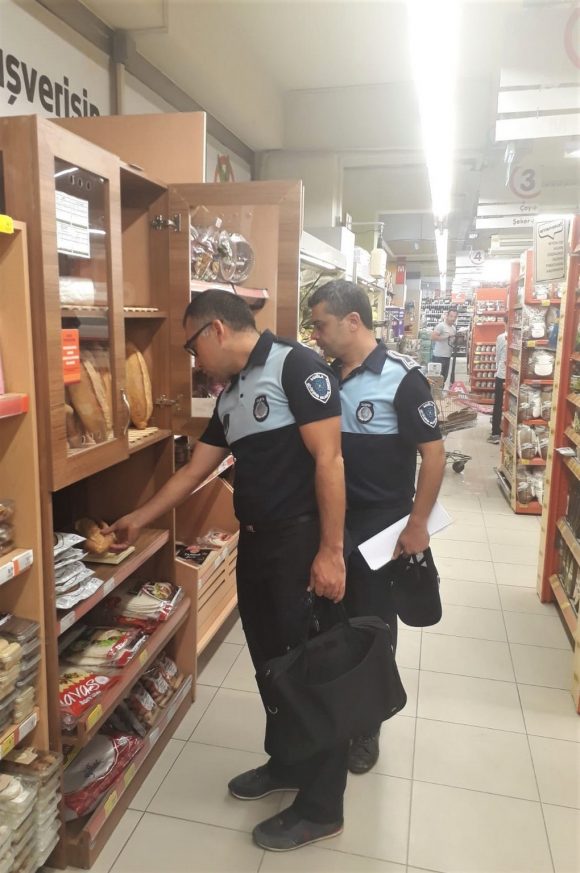 Büyükşehir Zabıtası ekmek gramajlarını denetledi 1 e1539291190780