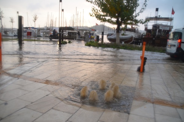 Meteoroloji'den Muğla Dahil 12 Il Için Kuvvetli Sağanak Yağış Uyarısı 7 DSC 2206