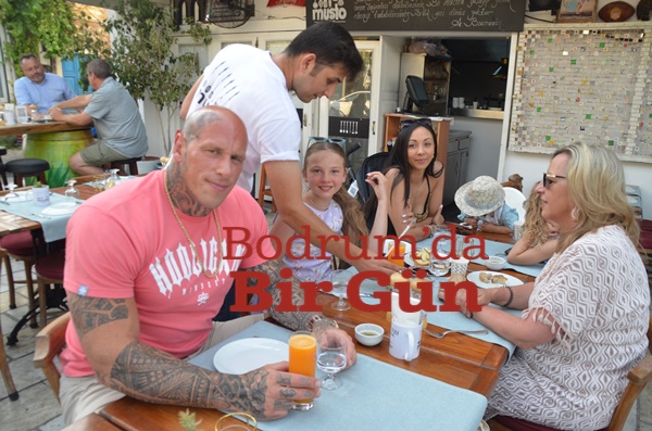 'Dünyanın En Korkutucu Adamı Lakablı Ünlü Aktöre Bodrum'da Yoğun Ilgi 2 DSC 5145