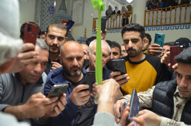 Kadir Gecesi’nde Sakal-I Şerif Ziyaretçi Akınına Uğradı 6 DSC 9947 scaled e1681766757134