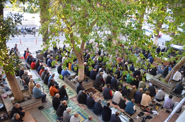 Bayram Namazında Bodrum'da Camiler Doldu Taştı Çocuklara Harçlık Dağıtıldı 4 DSC 9989