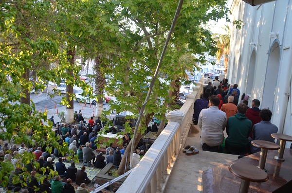 Bayram Namazında Bodrum'da Camiler Doldu Taştı Çocuklara Harçlık Dağıtıldı 5 DSC 9990