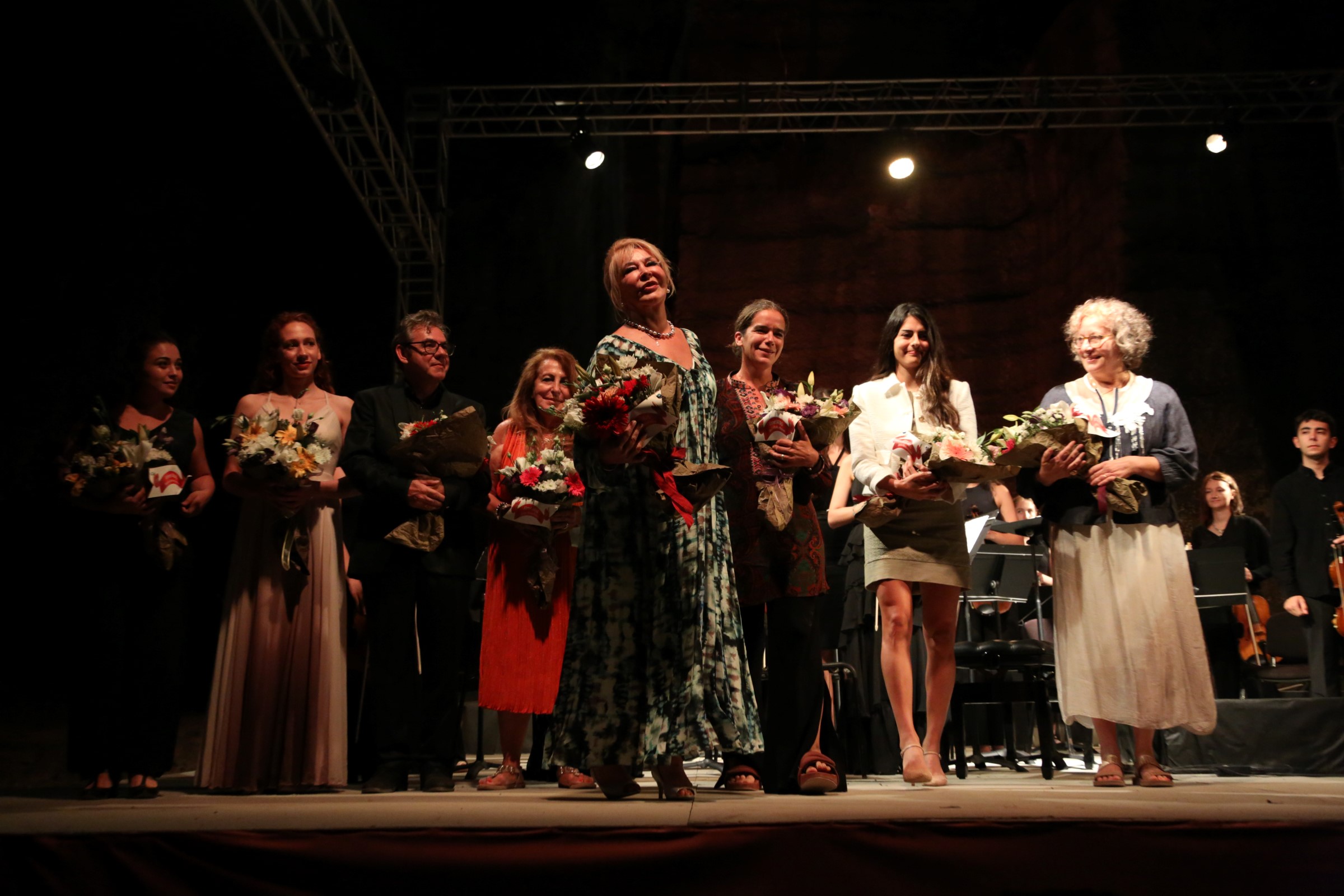 Uluslararası Gümüşlük Müzik Festivali’den Anlamlı Kapanış 1 Kapanis seramonisi 02