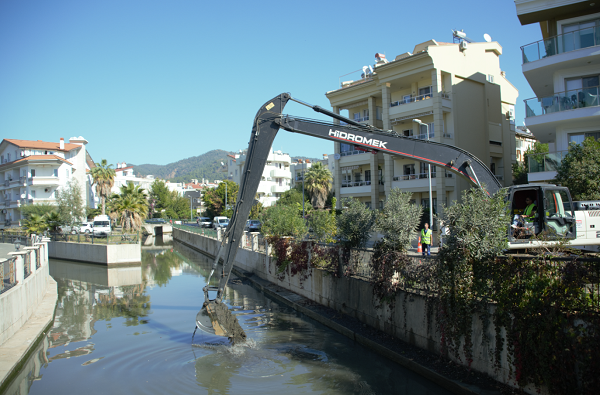 Ketenci Deresi’nden 945 Ton Atık Çıkarıldı 17 Marmaris Ketenci Deresinden 945 Ton Atik Cikarildi 1