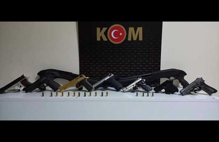 Suç Örgütüne Müsilaj' Operasyonu 18 Gözaltı 1 Musilaj Operasyonunda 37 Tabanca 3 Pompali Tufek