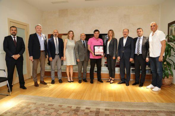 Basketbol Federasyon Yetkilileri Başkan Kocadon’u Ziyaret Etti 14 TBF yetkililerinden baskan kocadona ziyaret 1 e1525736775214