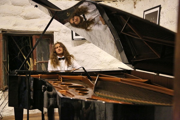Piyanist Tuna Bilgin Gümüşlük’te Konser Verdi 13 Tuna Bilgin 02