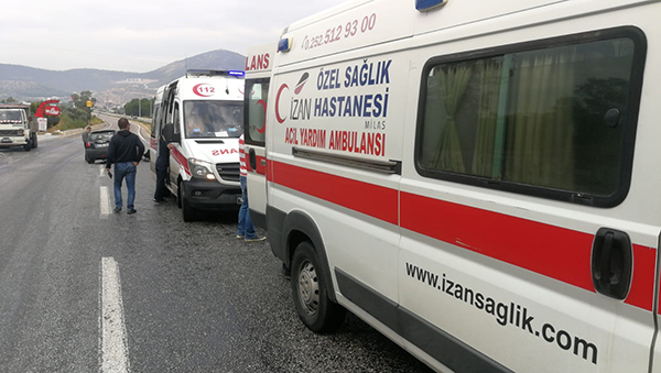 İki Otomobil Çarpıştı. , 4 Kişi Yaralandı. 1 WhatsApp Image 2018 09 28 at 11.15.49 68c51