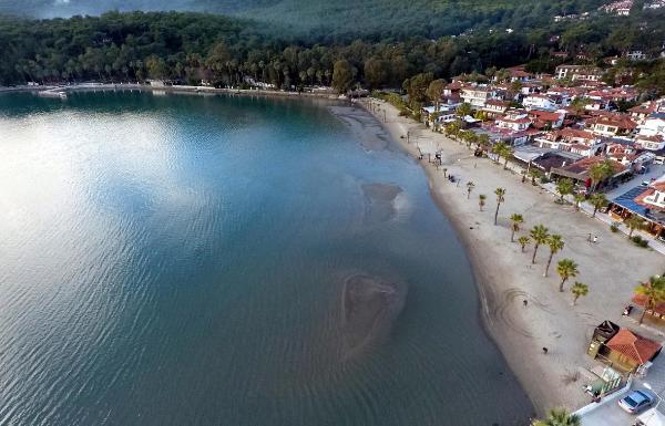 Akyaka Sahilinde Deniz Suyu 20 Metre Çekildi 15 akyaka da deniz cekilmesi havadan goruntulend 3 13881054 o