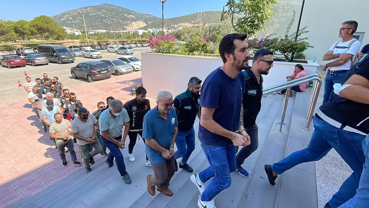 Motor Yata Ve Ticari Gemide Uyuşturucu Operasyonunda 14 Kişi Adliyeye Sevk Edildi 1 bodrum aciklarindaki uyusturucu operasyonunda 15135741 amp 1