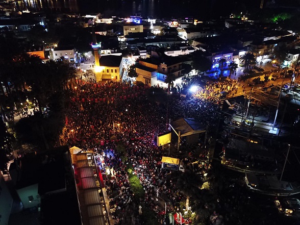 bodrum cumhuriyet bayrami fener alayi kutlamalar 2