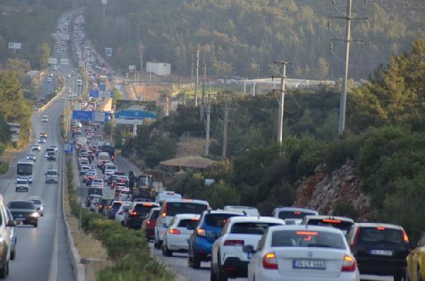 Bayram Öncesi, İçişleri'nden 81 Ile Trafik Genelgesi 10 bodrum da bayram tatili yogunlugu 3 14271263 o