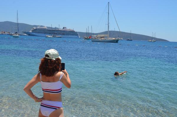 bodrum da plajlar yabanci turistlere kaldi 14 14165167 o