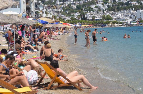 Kısıtlama Öncesi Bodrum Sahillerinde Yoğunluk 15 bodrum da sahillerde yogunluk 14197223 o