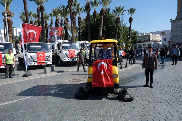 <Strong>Bodrum Beledi̇yesi̇, Hi̇zmet Araç Fi̇losunu Güçlendi̇rdi̇</Strong> 17 bodrumbelediyesihizmetaracfilosunuguclendirdi22