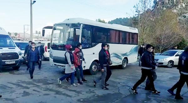 Çalıntı Araçların Motor Ve Şase Numaralarını Değiştirip, Satanlara Operasyon 13 calinti araclarin motor ve sase numaralarini 2 13925571 o