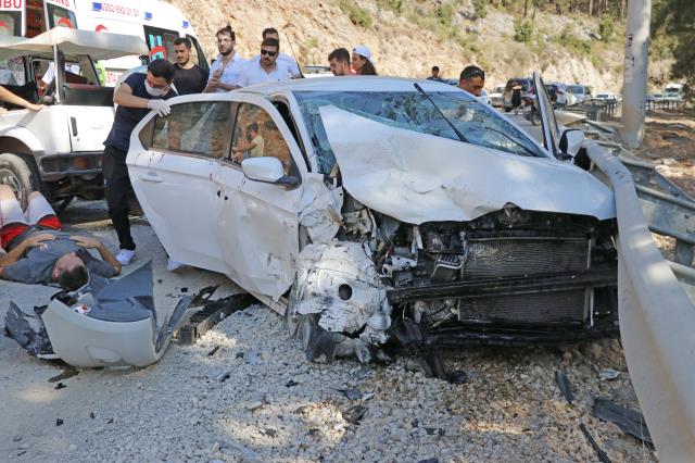 Otomobil Ile Cip Çarpıştı, 4'Ü Yabancı 8 Kişi Yaralandı 17 fethiye de otomobil ile cip carpisti 4 u yaba 4 14236207 o