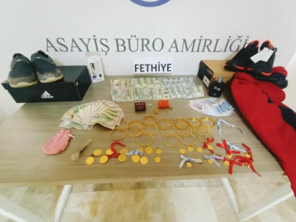 Yarım Milyonluk Hırsızlık Yaptı Yakayı Ele Verdi 10 hirsizlik suphelisi 500 bin liralik doviz ve 14603911 amp e1639689297859