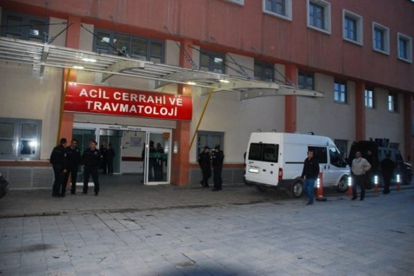 Batman'da Çatışma: 1 Polis Şehit, 1 Terörist Öldürüldü 6 iki aile arasinda cocuk kavgasi 7 yarali IHA 20140227AW020010 2 t e1543351328438