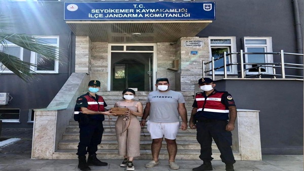 İçeresinde 20 Bin Lira Olan Çantayı Çaldı Yakalandı 1 jandarma 20 bin lira calan