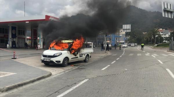 Kardeşine Kızdı, Kamyonetini Yaktı 13 kardesine kizdi kamyonetini yakti 13973753 o
