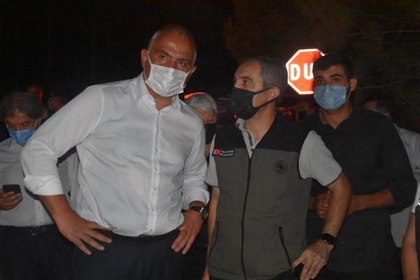 Marmaris'te Incelemede Bulunan Bakan Ersoy: "Bu Akşam Itibarıyla Rüzgar Lehimize" 6 marmaris teki orman yangininda 2 nci gun 1 ol 3 14299417 o