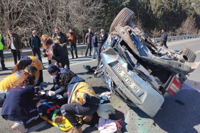 Karşı Şeride Geçen Otomobildeki 4 Kişi Yaralandı 1 mugla da gorev basindaki trafik polisi otomob 3 14792749 o 2