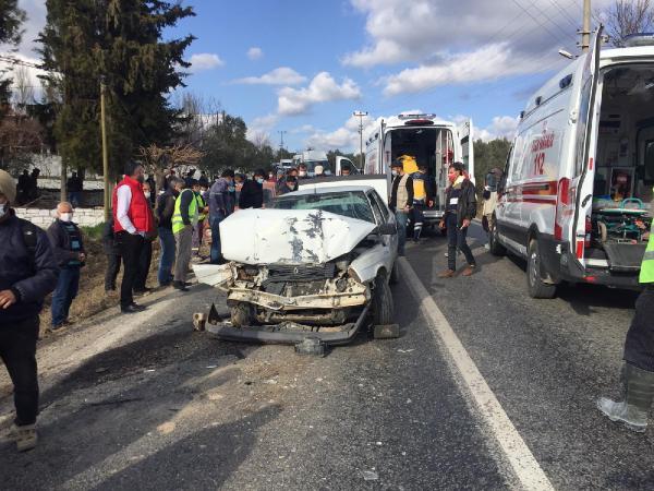 Muğla'da Servis Minibüsü Ile Otomobil Çarpıştı: 6 Yaralı 9 mugla da servis minibusu ile otomobil carpist 3 13974546 o