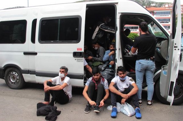 Sürücüsü "Dur" Ihtarına Uymayan Minibüsten 34 Düzensiz Göçmen Çıktı 1 mugla da surucusu dur ihtarina uymayan minibu 14187497 o