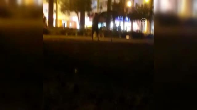 plajdaki semsiyelere zarar veren kisiye para 13650419 o