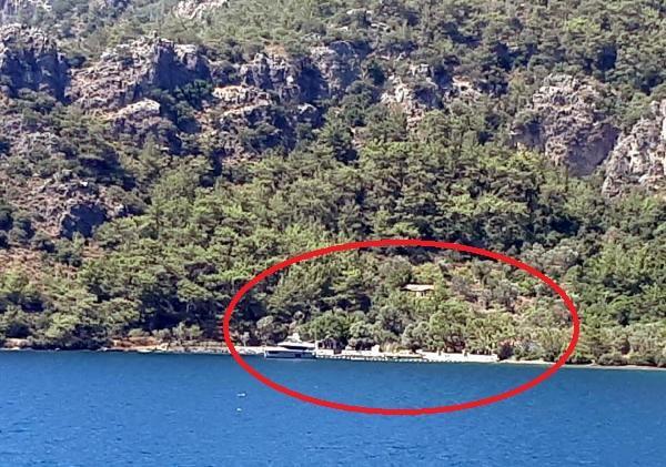 Şahan Gökbakar'ın "Özel Mülk" Tabelasını Astığı Iskeleye Inceleme 1 sahan gokbakar in villasinin bulundugu koya k 14254377 o