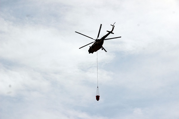 Havada Uçak, Helikopter Göremeyen Ve Görmek Istemeyen Göz Doktoruna Gitsin” 17 skorsky helikopterlerin alevlere karsi mucadelesi goz doldurdu b9d935d