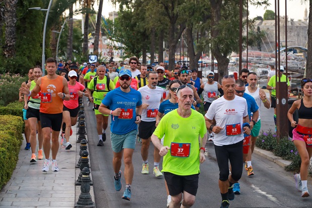 under armour bodrum yari maratonu tamamlandi 3