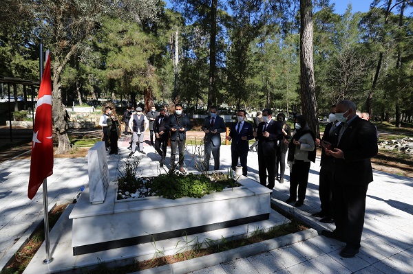 Şehit Piyade Yüzbaşı Özgür Özekin Kabri Başında Dualarla Anıldı 12 vlk 01 1 1