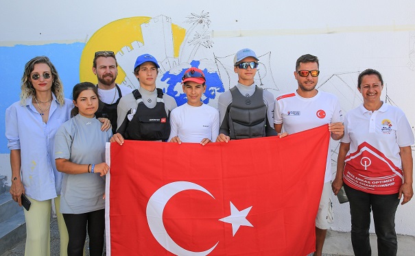 2022 Arkas Dünya Optimist Şampiyonası’na Ev Sahipliği Yapıyor 3 yelkencilerden ani duvari boyama etkinligi2